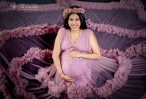 Expectant parents posing for a memorable maternity photoshoot at Pratima Photo Studio, showcasing professional photography services in Thane.
